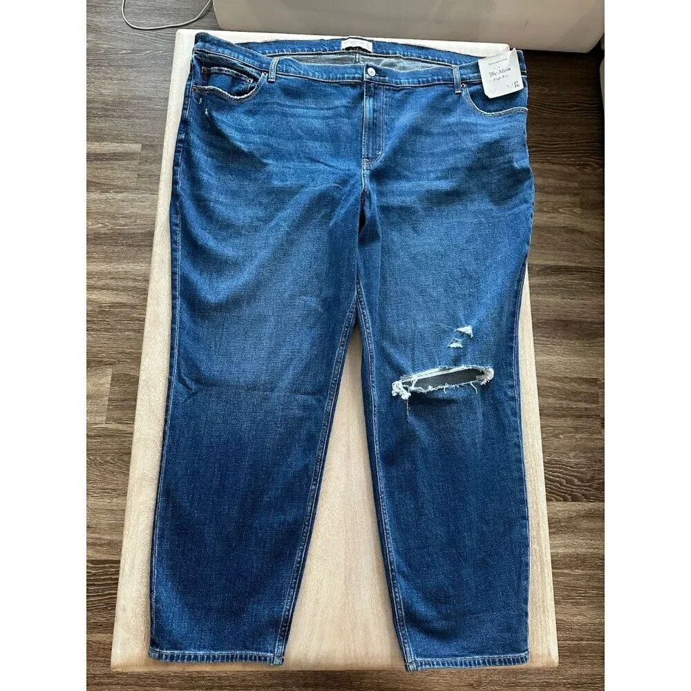 Abercrombie NWT The Mom High Rise Jean Medium Wash Knee Rip Size 37 LONG